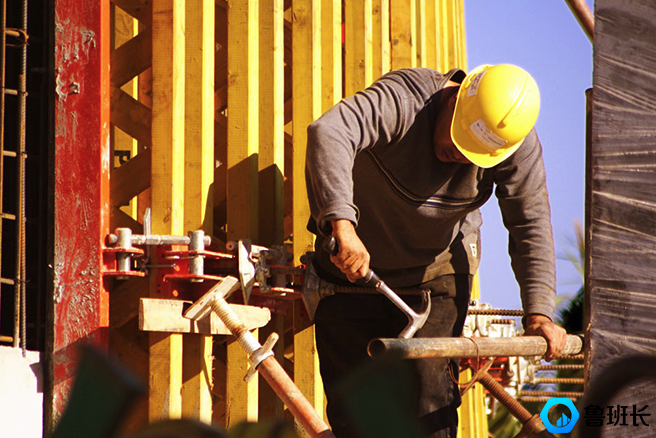 建筑工程三级安全教育内容之工人进入公司的一级安全教育